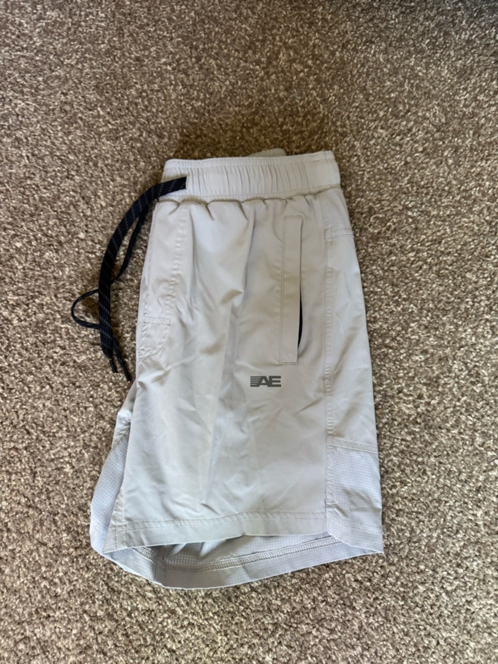 American Eagle Outfitters Men’s Light Gray Athletic Shorts with Black Drawstring